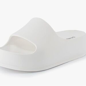 Cushionaire Ninja Chic White Slip-On Sandals